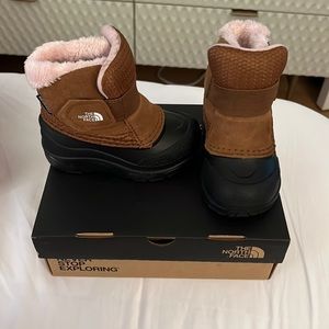 THE NORTH FACE Snow Boots for Toddlers Size 7 in black/brown/pink